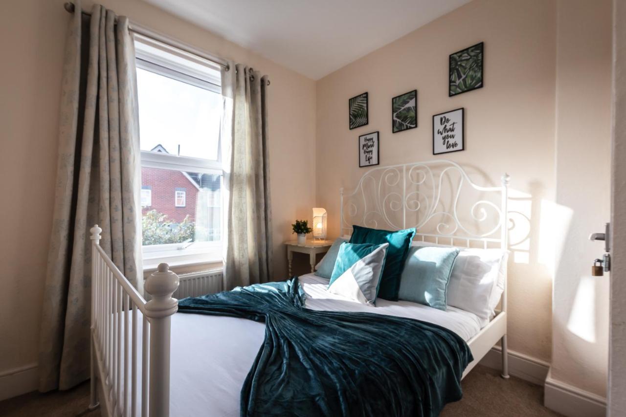 3-Bedroom House L Fast Wi-Fi L Garden L Newly Decorated L Close To Shops And Restaurants Bournemouth Exterior foto