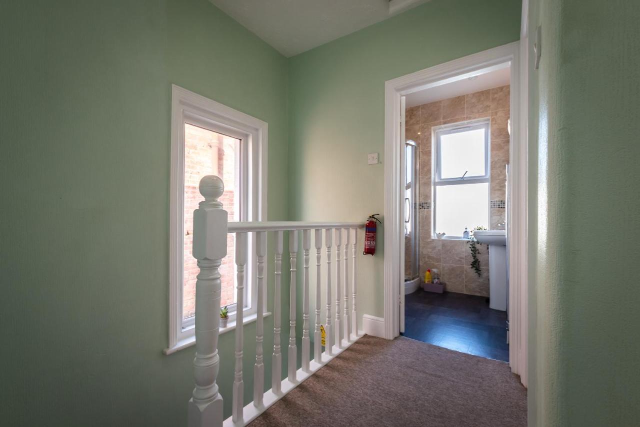 3-Bedroom House L Fast Wi-Fi L Garden L Newly Decorated L Close To Shops And Restaurants Bournemouth Exterior foto