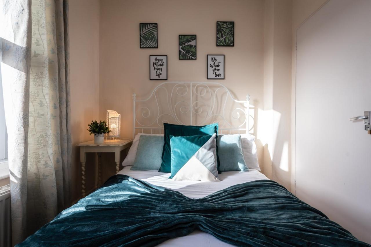 3-Bedroom House L Fast Wi-Fi L Garden L Newly Decorated L Close To Shops And Restaurants Bournemouth Exterior foto