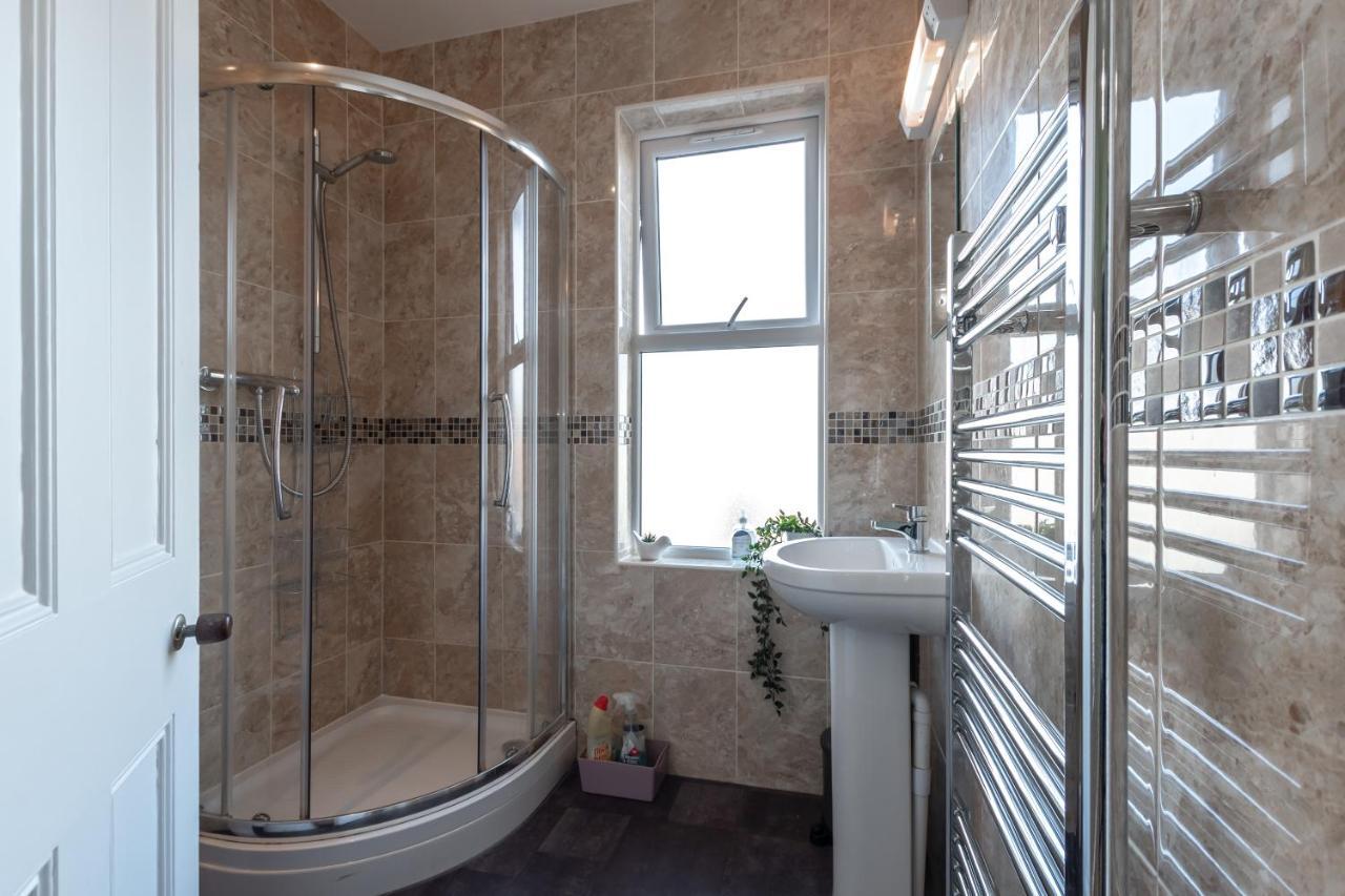 3-Bedroom House L Fast Wi-Fi L Garden L Newly Decorated L Close To Shops And Restaurants Bournemouth Exterior foto